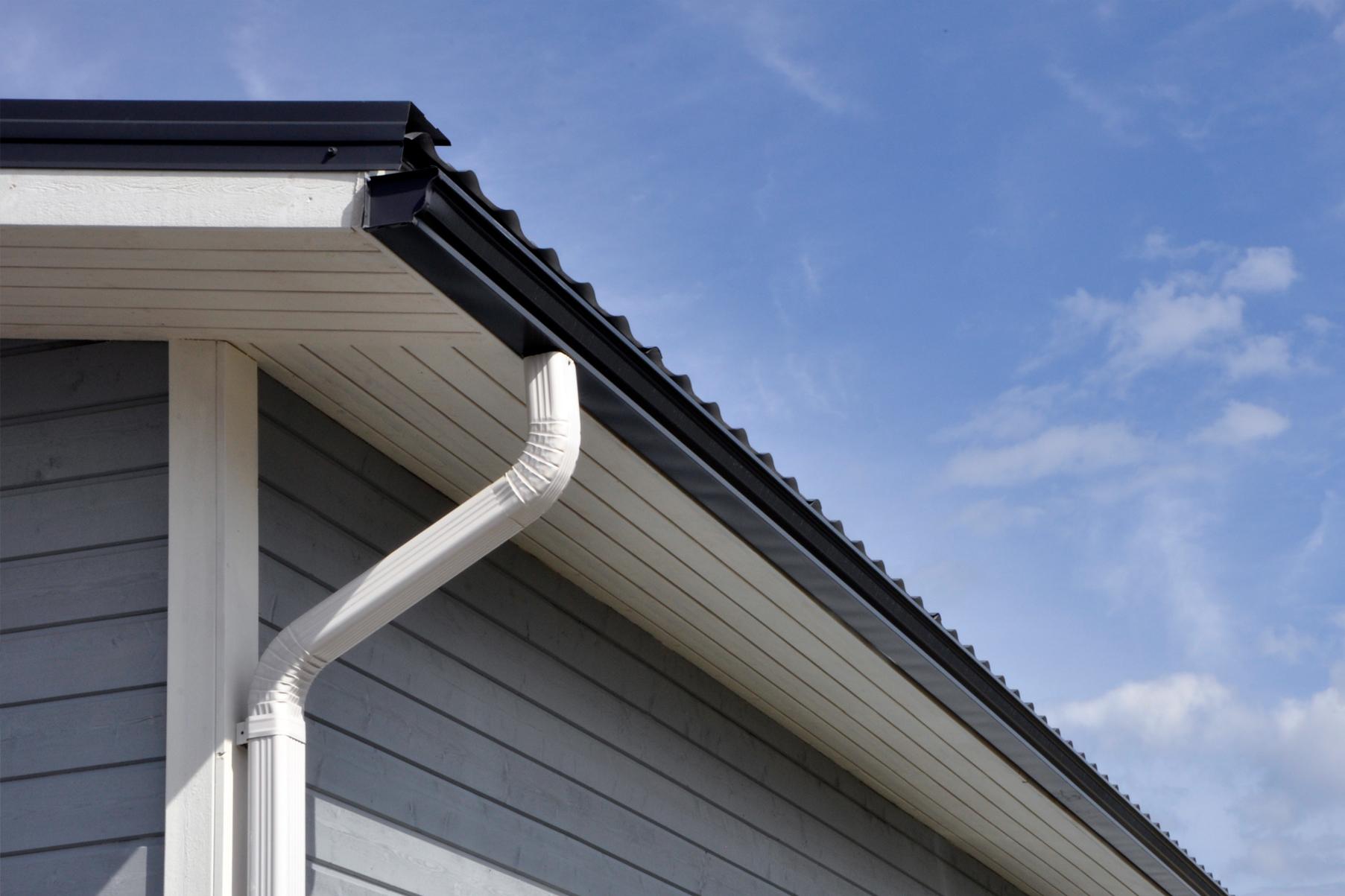 K-style gutter and down pipe is available in all colors of the roof and facade.