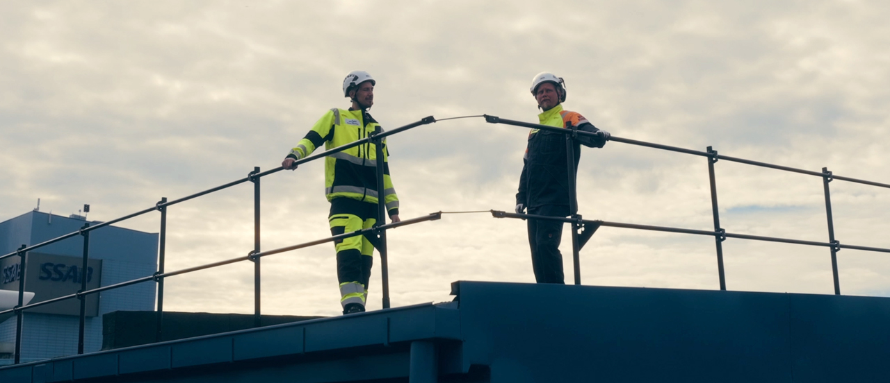 SSAB Hämeenlinnan tehtaalle asennettiin Pisko Safeguard kaidejärjestelmä pysyväksi putoamissuojausratkaisuksi